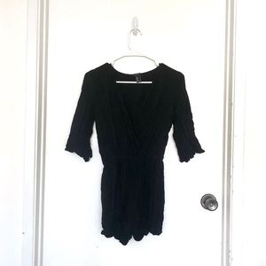 ⭐️5 for $25⭐️ Forever 21 Black Low V-Neck Romper